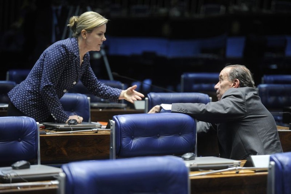 O senador Aloysio Nunes argumentou que Dilma mentiu sobre a situação econômica. Gleisi defendeu o governo federal | Moreira Mariz / Agência Senado