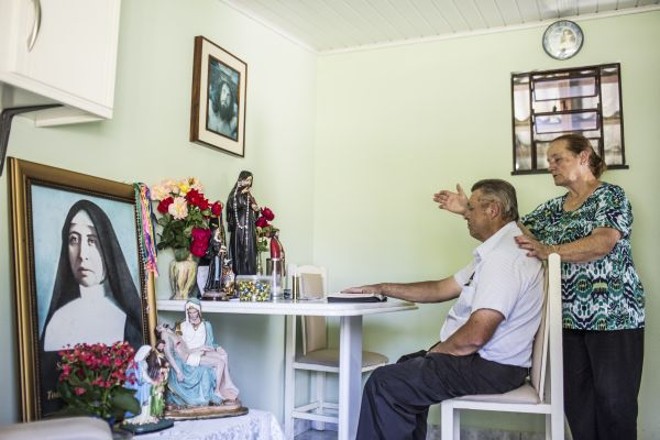 Vista geral da sala em que dona Joana aplica as bênçãos | 