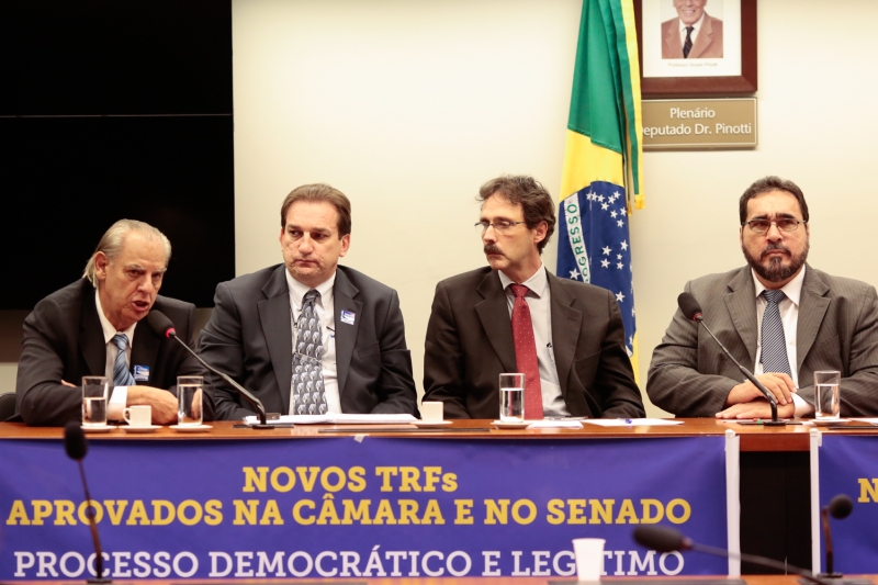 Políticos e representantes da sociedade civil temem que projeto do STJ impeça a criação do TRF | Wenderson Araujo/ Gazeta do Povo