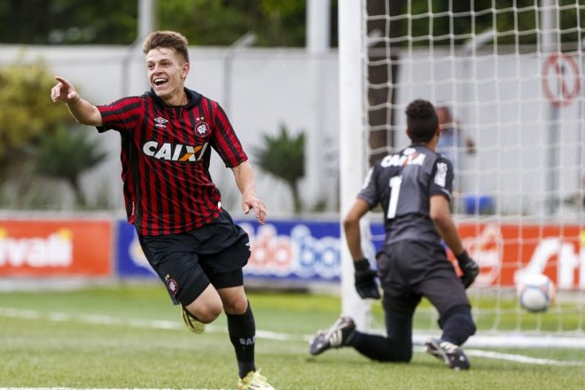 O Atlético venceu o Paraná por 1 a 0, no Trieste, e sagrou-se campeão estadual sub-17. | 