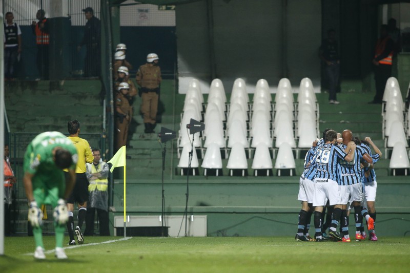 Coritiba deixou o Grêmio empatar jogo nos minutos finais | Hugo Harada / Gazeta do Povo