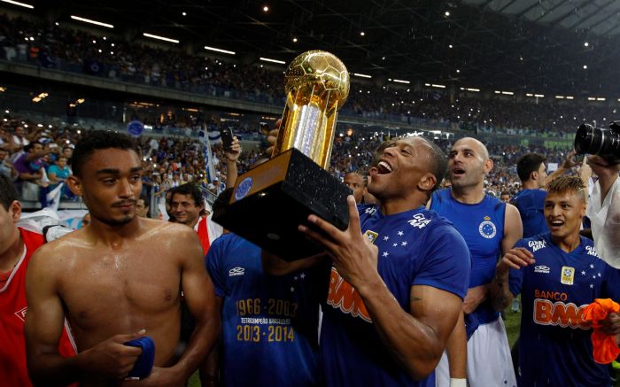 Julio Baptista comemora o segundo título brasileiro dele pelo Cruzeiro | Washington Alves / Light Press