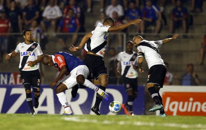 Paraná voltou a vacilar na reta final da partida |