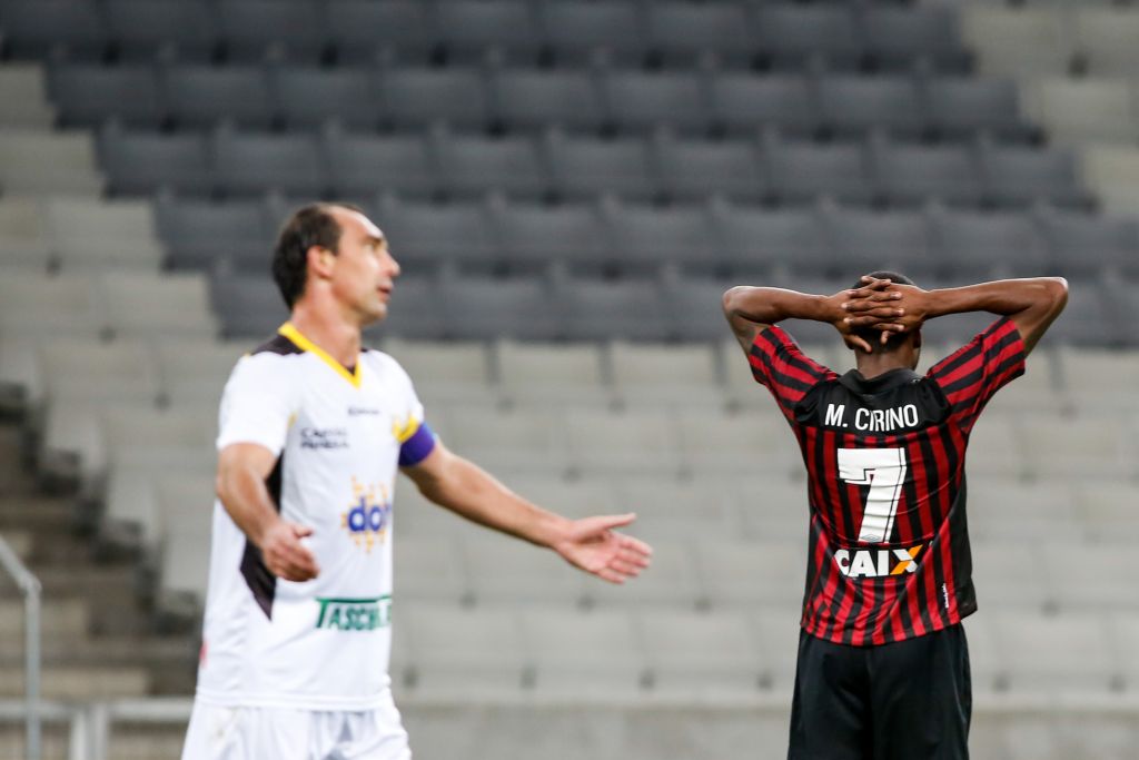 Paulo Baier em ação contra o Atlético, na Arena da Baixada. | Brunno Covello/ Gazeta do Povo