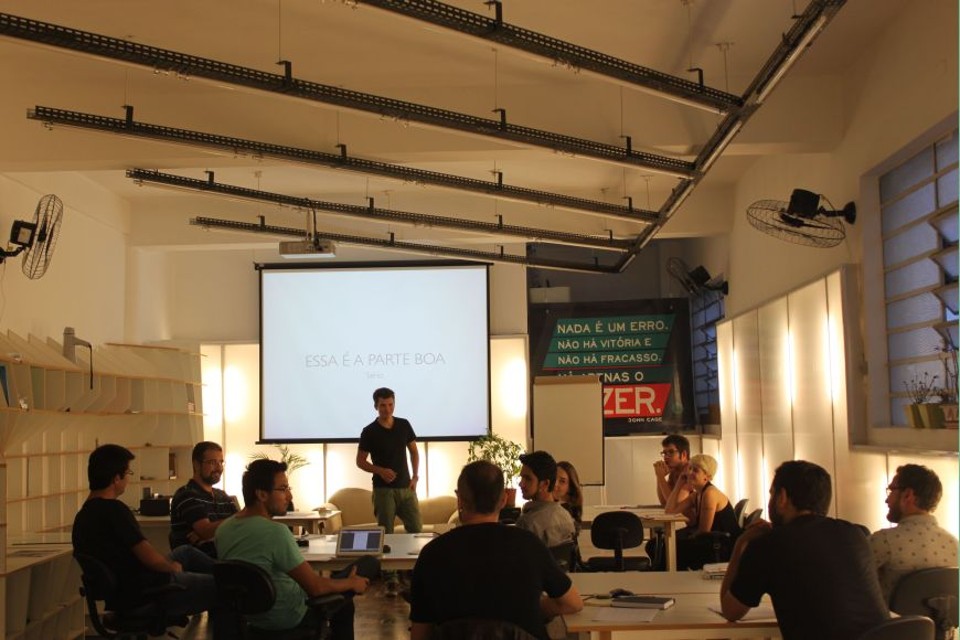 Professor Ricardo Dória, da Aldeia Coworking,ensina e aplica com os alunos técnicas de produtividade aprendidas na Universidade de Stanford. | Divulgação