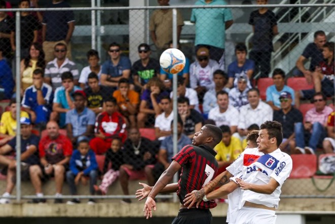 O Atlético venceu o Paraná por 1 a 0, no Trieste, e sagrou-se campeão estadual sub-17. | 