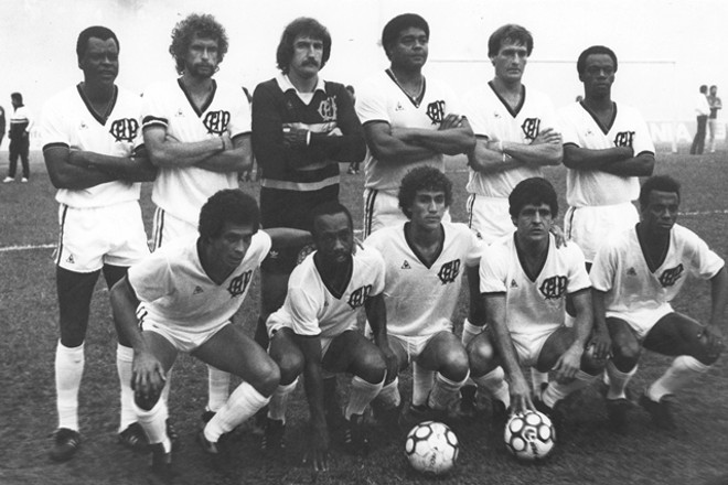 Em mais um jogo da sua passagem pelo Furacão, primeira parada no futebol da capital. | 