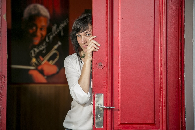 Ieda na porta do seu filho mais novo, o Dizzy Café Concerto | Marcelo Andrade/Gazeta do Povo