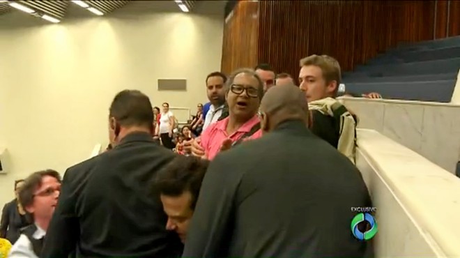Confusão entre seguranças e professores nas galerias da Assembleia Legislativa |