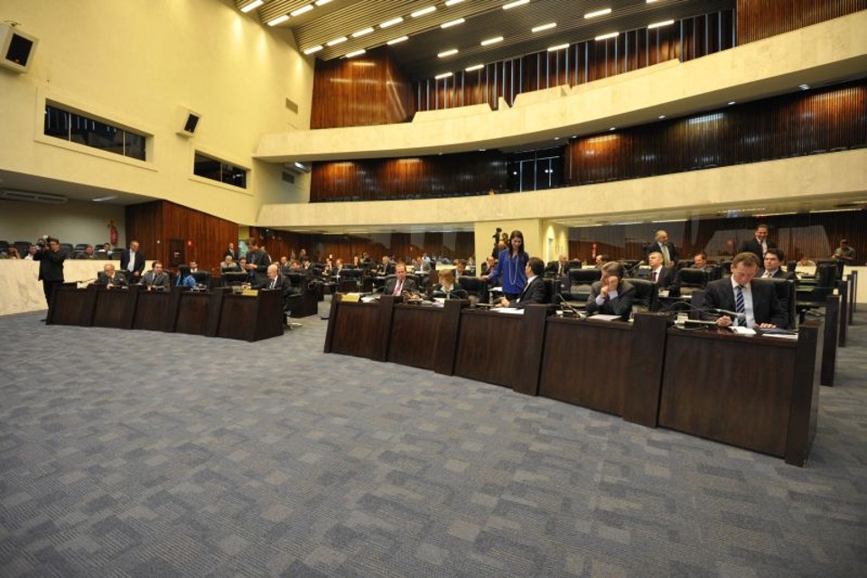 Os deputados aprovam nessa segunda-feira a gratuidade de passagem de ônibus intermunicipal para idosos | Sandro Nascimento / Alep / Divulgação