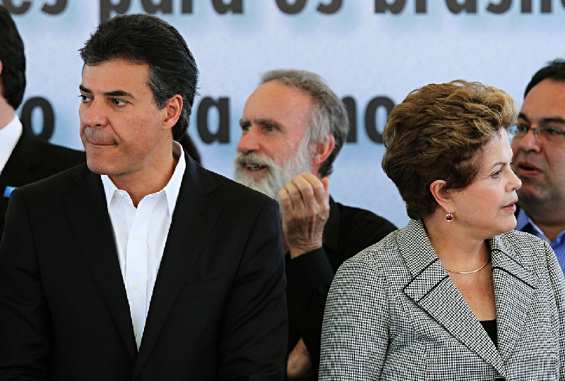 Richa e Dilma, durante encontro de 2013 para entregar casas populares em Ponta Grossa: eleições afastaram os governos estadual e federal. Um dos principais motes da campanha do tucano foi a suposta discriminação da União contra o Paraná | Josué Teixeira/ Gazeta do Povo