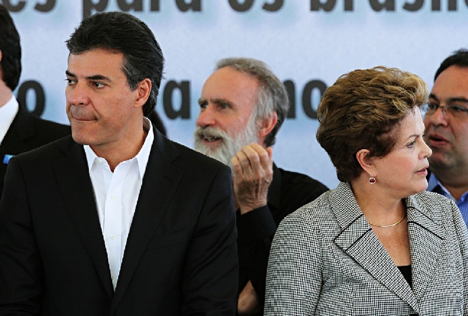 Richa e Dilma, durante encontro de 2013 para entregar casas populares em Ponta Grossa: eleições afastaram os governos estadual e federal. Um dos principais motes da campanha do tucano foi a suposta discriminação da União contra o Paraná | Josué Teixeira/ Gazeta do Povo
