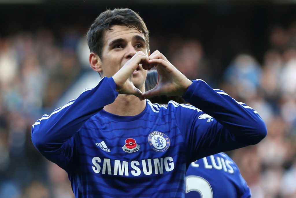 Oscar comemora o gol que abriu o caminho para a vitória do Chelsea em Stanford Bridge. | Toby Melville/ Reuters