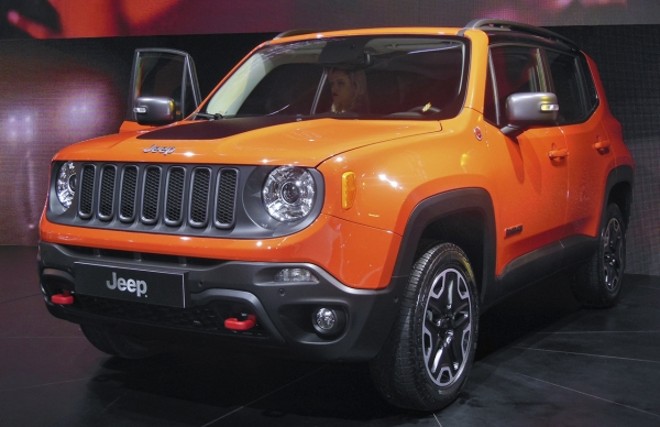 Jeep Renegade: Promete brigar do lado de cima no ranking de vendas. É a grande aposta do grupo Fiat, controladora da Jeep e que agora atende pelo nome FCA (Fiat Chrysler Automobiles). O modelo será fabricado em Goiana (PE) a partir de março do ano que vem. Trará a opção de motor a diesel 2.0, de 170 cv, tornando o primeiro do segmento no país movido com esse tipo de combustível. Também virá com o motor 1.8 flex, emprestado da linha Fiat, mas adaptado para gerar mais potência. O conjunto usará três opções de transmissão: manual, de 5 marchas, ou automática de 6 ou 9 marchas |