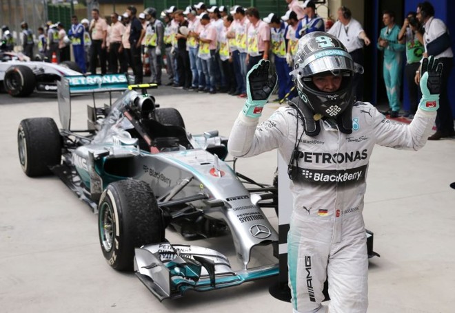 Rosberg deixou o companheiro de equipe Lewis Hamilton para trás neste GP do Brasil | 