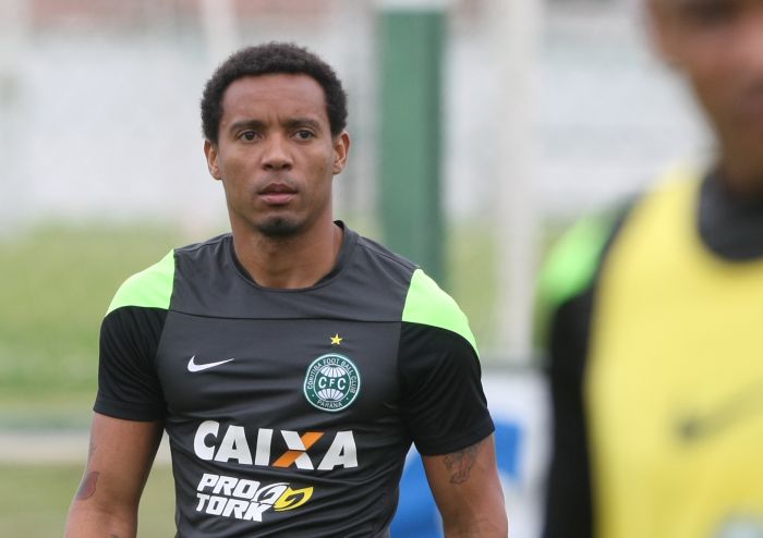 Técnico Marquinhos Santos testou opções no Coritiba caso Rosinei não possa enfrentar o Flamengo | Aniele Nascimento / Gazeta do Povo