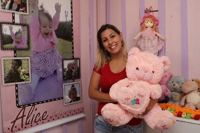 Em busca da vaga efetiva: Claúdia Monteiro retorna neste mês ao comércio, após dois anos afastada | Aniele Nascimento/ Gazeta do Povo