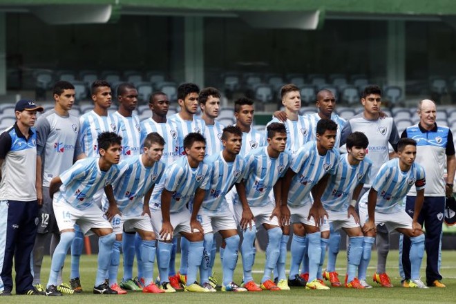 Equipe do Londrina na decisão do Paranaense sub-20 com o Coritiba |