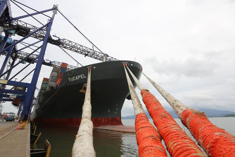 Navios carregados de carne congelada deixam Itajaí e Paranaguá (foto) com destino ao Oriente Médio, à Ásia e à África. Mercado do alimento ainda está em formação | Foto: Giuliano Gomes