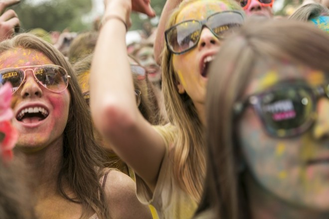 Apesar da presença de pais com suas crianças, público maior foi de jovens | 