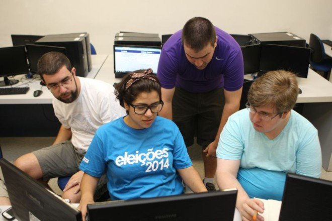 Jornalistas, estudantes de jornalismo e de sistemas de informação colaboram em projeto |