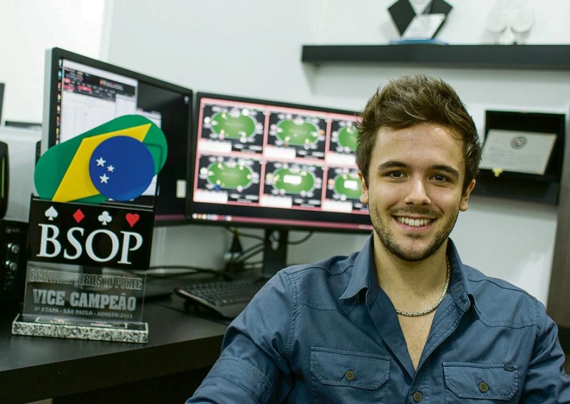 O sucesso no poker online rendeu uma premiação milionária a Yuri Martins Dzivielevski, que também já atua como técnico | Brunno Covello/Gazeta do Povo