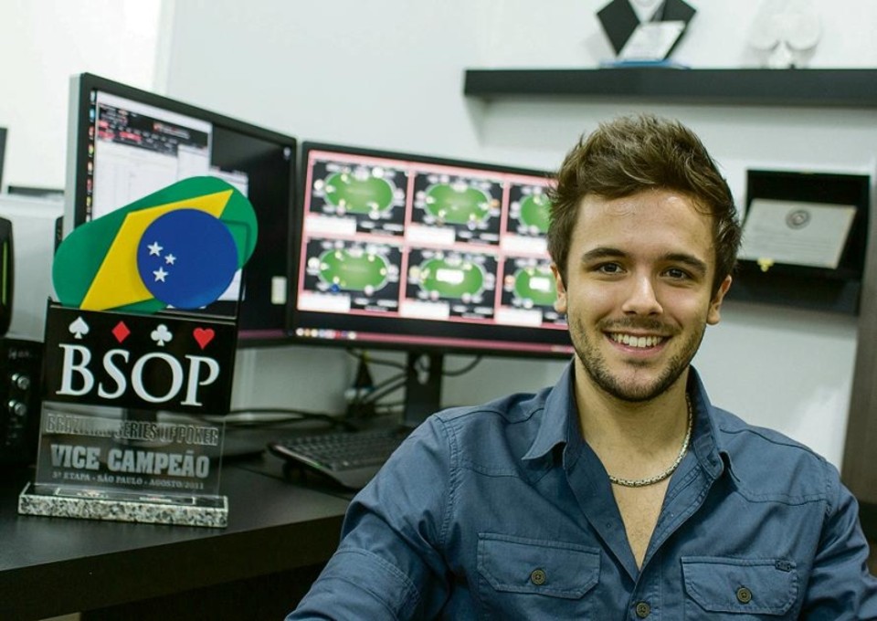 Cartada zen leva curitibano ao topo no poker O sucesso no poker online rendeu uma premiação milionária a Yuri Martins Dzivielevski, que também já atua como técnico | Brunno Covello/Gazeta do Povo