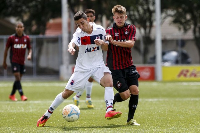 O Atlético venceu o Paraná por 1 a 0, no Trieste, e sagrou-se campeão estadual sub-17. | 