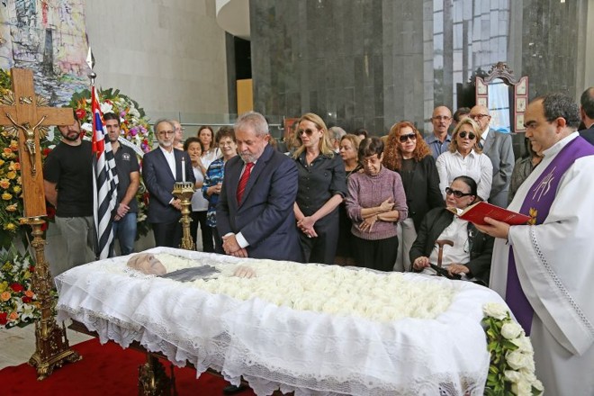 O ex-presidente Lula compareceu ao velório de Marcio Thomas Bastos em São Paulo |