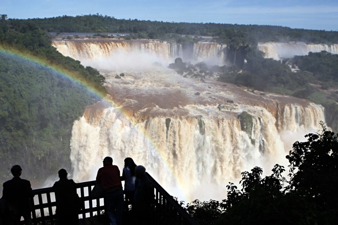 Imagem mostra as Cataratas com a vazão de 4.170 milhões de litros por segundo, quatro vezes maior que o normal em maio de 2013 | 