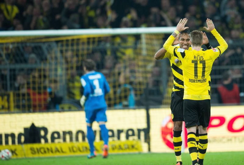 Pierre-Emerick Aubameyang eMarco Reus (direita), do Dortmund, celebram vitória | EFE/EPA/BERND THISSEN