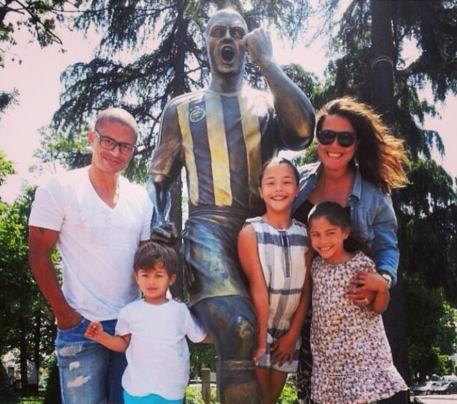 Alex tem uma estátua em frente ao estádio do Fenerbahçe, em Istambul, na Turquia |