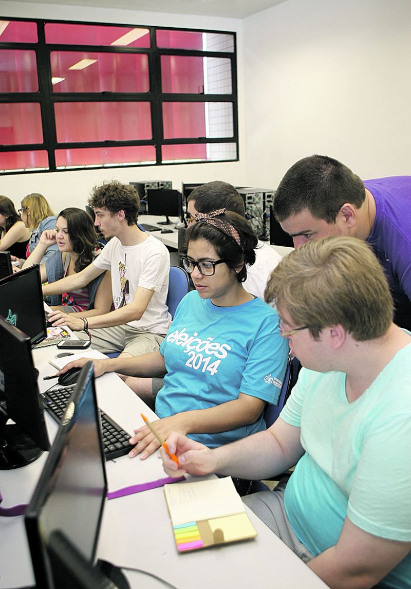 O grupo levantou dados sobre doadores e gastos dos políticos | Aniele Nascimento/Gazeta do Povo