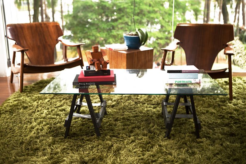 Cavaletes transformados em móveis | Projeto Mobiliário Político/ Divulgação