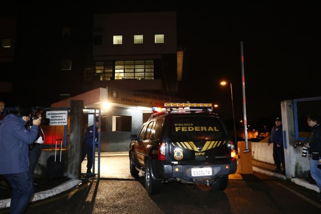 Equipes de batedores da Polícia Federal, responsáveis pela segurança no transporte de presos até a superintendência da PF em Curitiba |