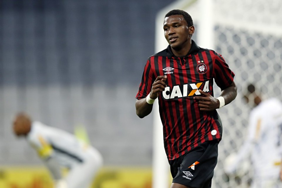 Douglas Coutinho interessa ao gigante inglês Manchester United | Albari Rosa / Gazeta do Povo