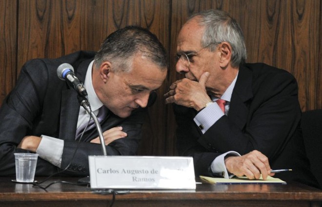O criminalista com o contraventor Carlos Augusto Ramos, durante sessão da CPMI do Cachoeira |