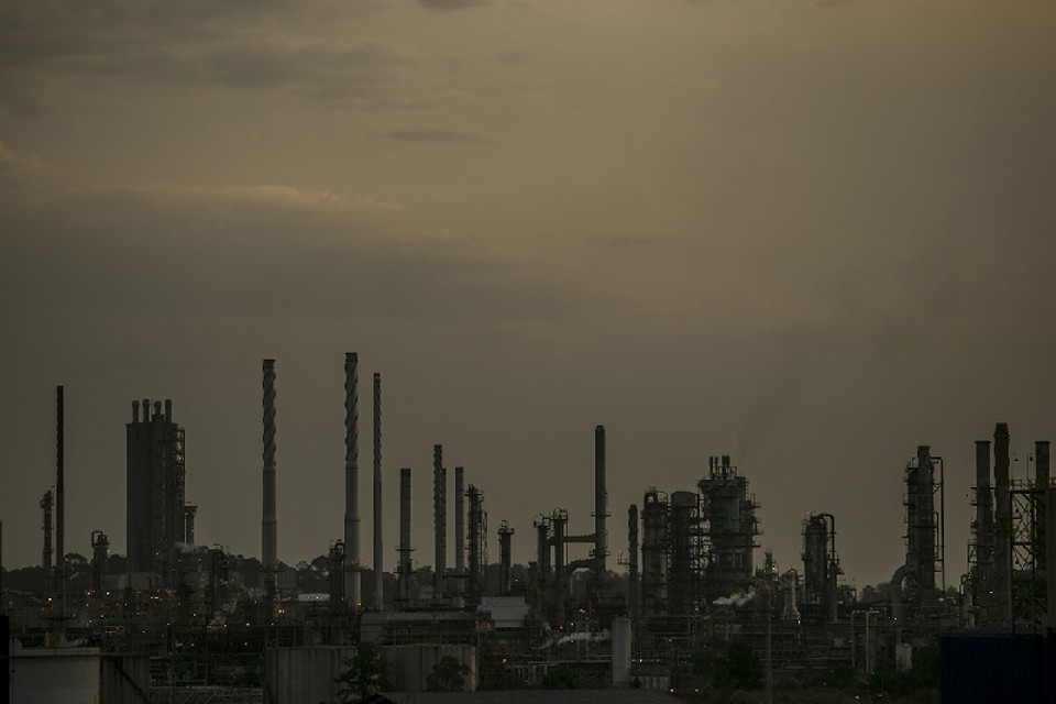 Refinaria em Araucária: investigadores encontraram indícios que ligam o esquema operado pelo doleiro Youssef a obras da unidade | Marcelo Andrade/ Gazeta do Povo