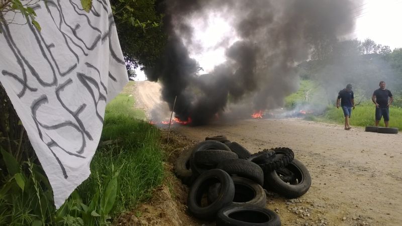 Em Campo Largo, moradores pedem asfalto em avenida | Aniele Nascimento/Gazeta do Povo