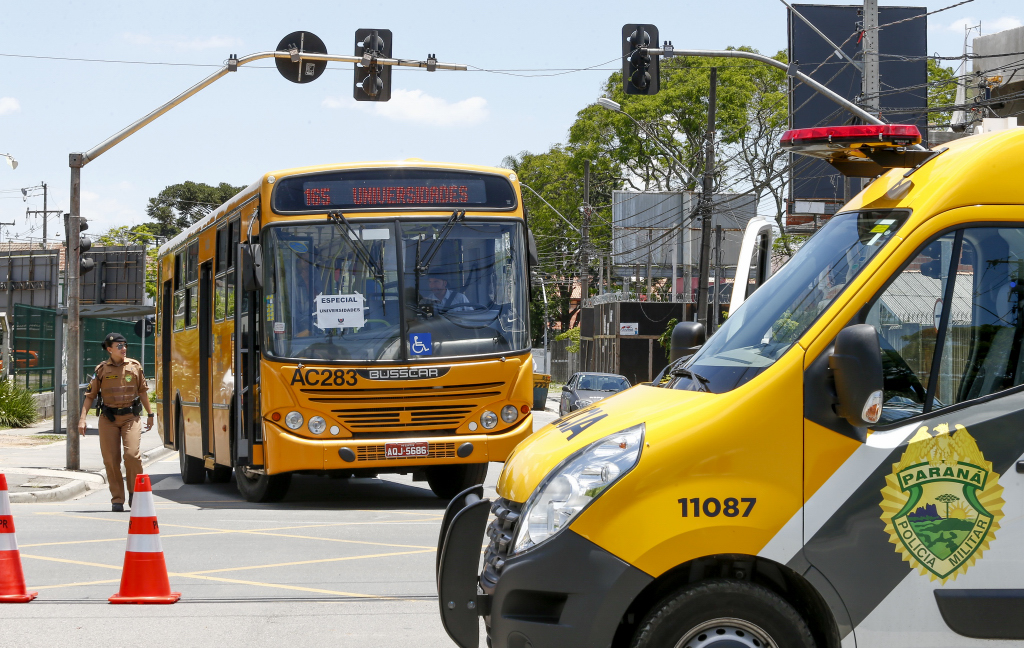 De acordo com o 12º Batalhão da PM, aproximadamente 100 policiais foram deslocados para a operação | Hugo Harada/Gazeta do Povo