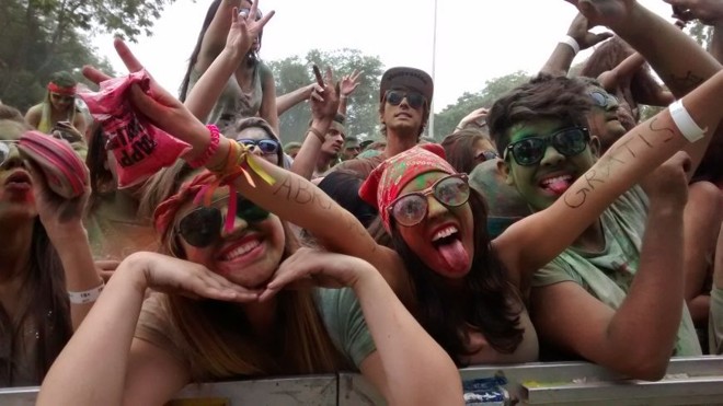Muita festa e animação na primeira edição do Happy Holi em Curitiba. | 