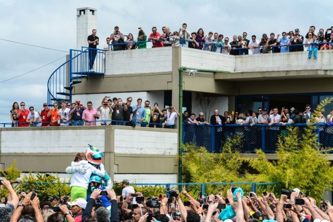 Rubinho comemora título da Stock Car, em Curitiba |