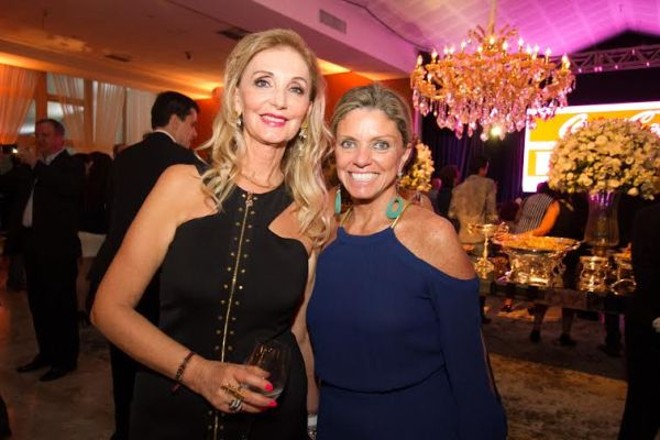Personagens do beautiful people, Vania Dalmaz e Rossana Lazzarotto de Oliveira no rol elegante que movimentou o Castelo do Batel, no evento que creditou loas a Rossana pela produção |