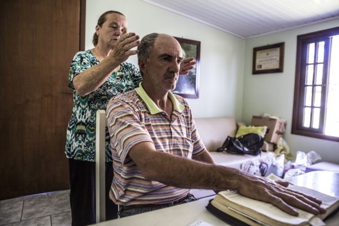 João diz ter sido curado de síndrome do pânico graças às rezas de dona Joana | 