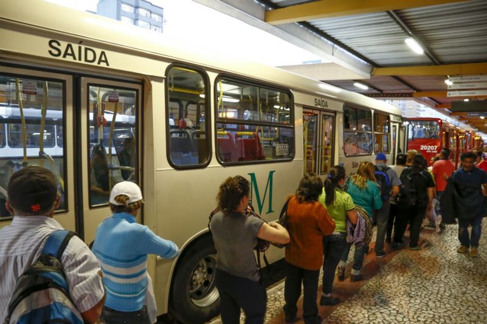 Comec diz que RIT atende mais passageiros do que diz a Urbs, mas não apresenta os números | Hugo Harada/Gazeta do Povo