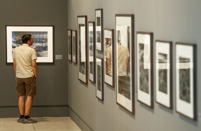 Visitantes movimentaram o Museu Oscar Niemeyer para ver a exposição de Sebastião Salgado |