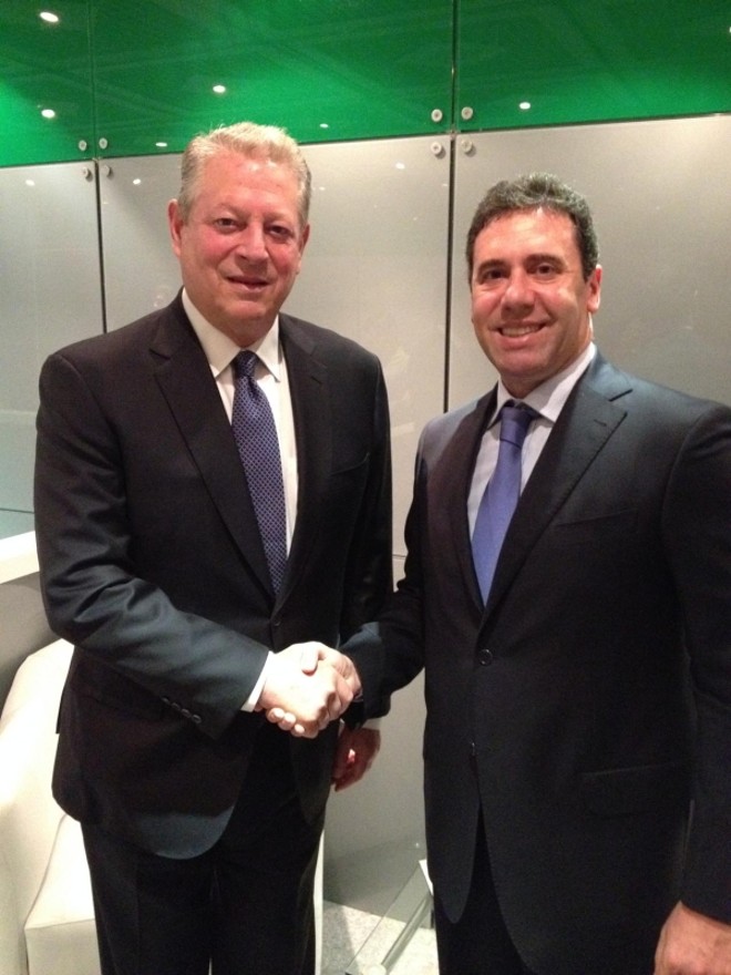 O presidente do Grupo Boticário, Artur Grynbaum, com o ex-vice-presidente dos Estados Unidos e Prêmio Nobel da Paz Al Gore, palestrante de ontem na HSM ExpoManagement, maior evento de gestão de negócio da América Latina, que termina hoje em São Paulo |