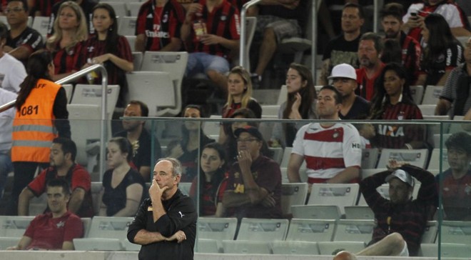 Levir Culpi logo viu que a pressão do Galo daria em nada. | 