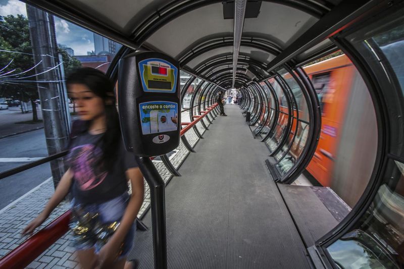 Passagem de ônibus passou de R$ 2,70 para R$ 2,85 à zero hora de ontem | Daniel Castellano/Gazeta do Povo