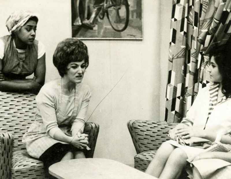 A partir da esquerda: as atrizes Odelair Rodrigues e Lala Schneider em cena | Acervo pessoal